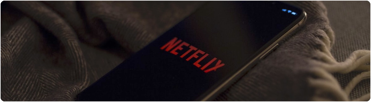 netflix logotip na pametnom telefonu