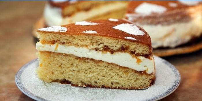 Jednostavna spužvasta torta sa kremom