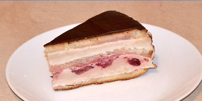 Spužva torta za sufle s bobicama
