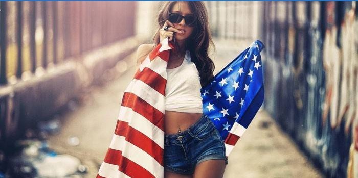 Djevojka s američkom zastavom