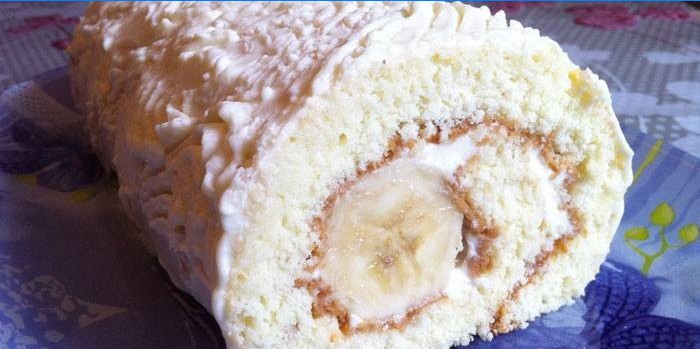 Spužvasta torta sa vrhnjem i bananom