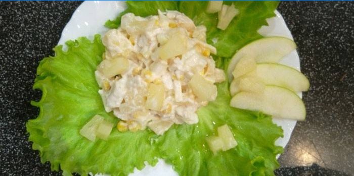 Salata od piletine i ananasa