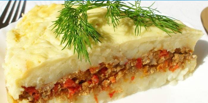 Pečeni krumpir i kašika mljevenog mesa s povrćem