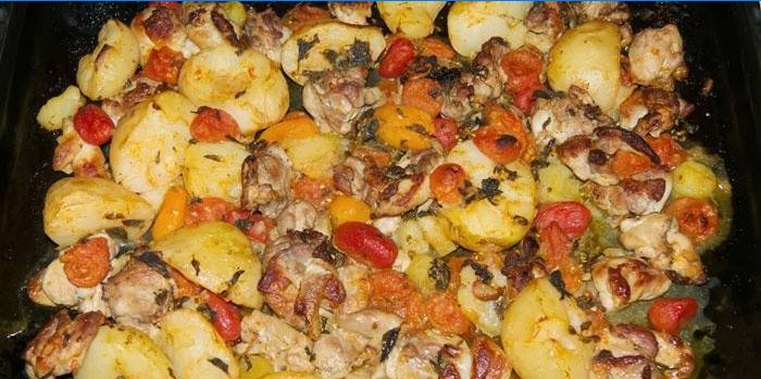 Pileće noge s krumpirom i rajčicom na limu za pečenje