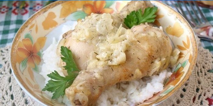 Bobice u umaku od kiselog vrhnja s rižom