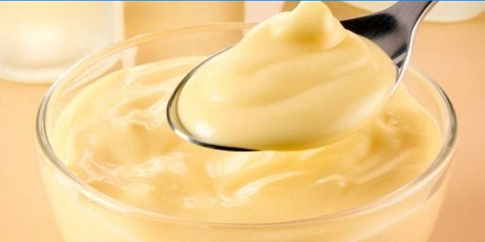 Custard u žlicu i zdjelu