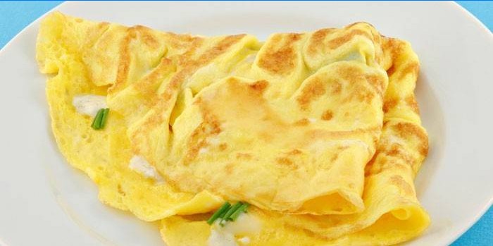 Tanki dijetalni omlet s sirom i začinskim biljem