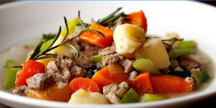 Gotova jela od svinjskog mesa i povrća