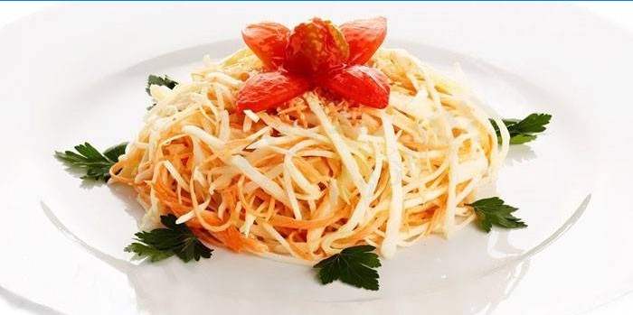 Gotova salata prije posluživanja