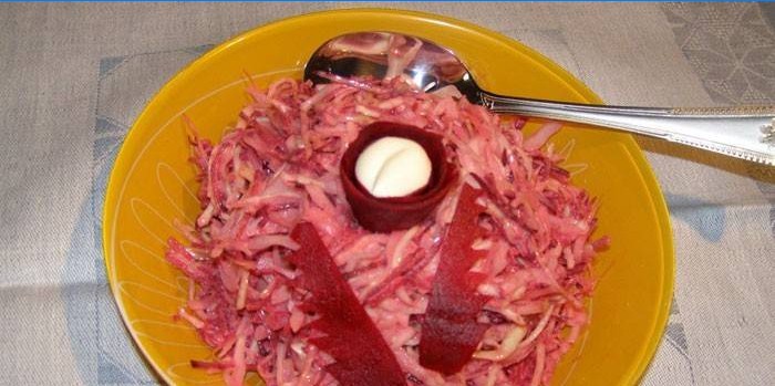 Salata od cikle s kupusom