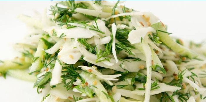 Salata od kupusa s krastavcem i začinskim biljem