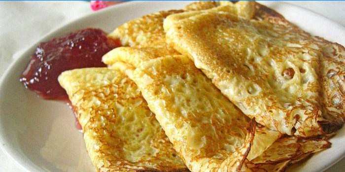 Palačinke s rupama od marmelade od maline