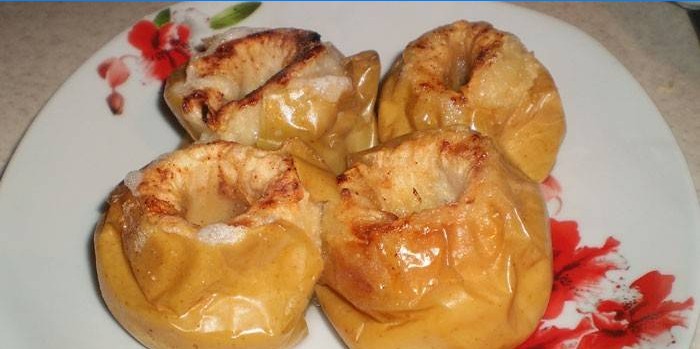 Cijele jabuke s cimetom i medom