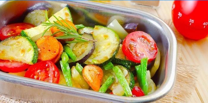 Pečeno povrće u pećnici s obliku ružmarina