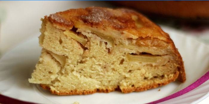 Komad šarlote s jabukama od kefir tijesta