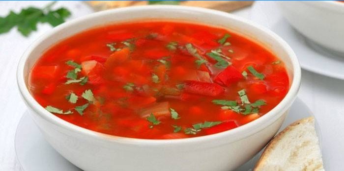Naslonite se borsch u tanjuru