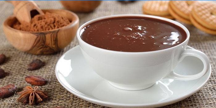 Topla čokolada u šalici