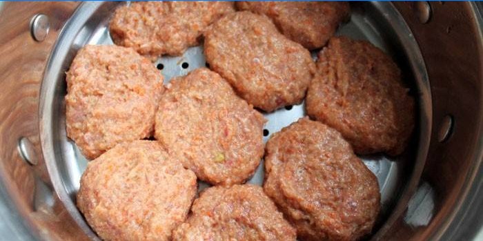 Mljevene kotlete od goveđeg mesa u laganoj ploči