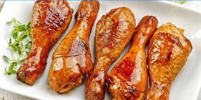Pečene pileće noge u sojinom umaku