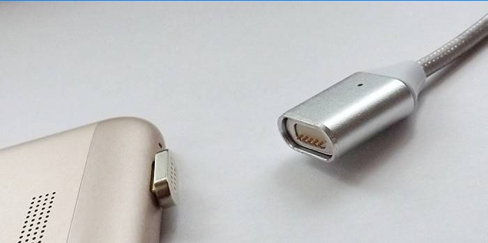 Kabel i pametni telefon