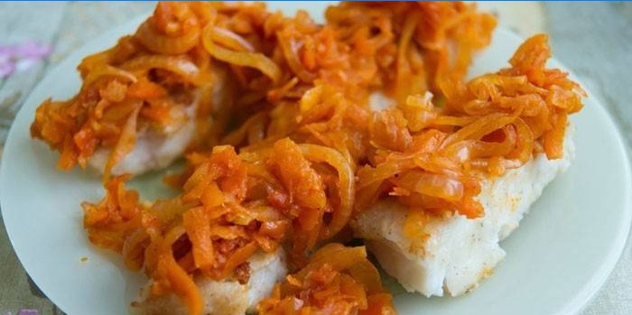 Filet polloka s marinadom od mrkve i luka