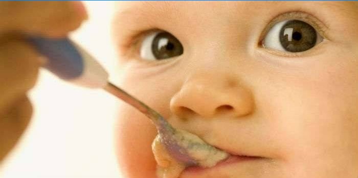 Hranjenje bebe žlicom