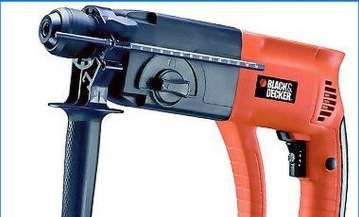 Rotacijski čekić Black & Decker KD970KA