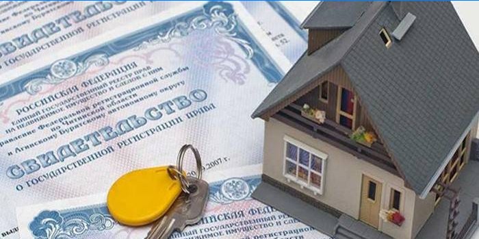Kuća, ključ i potvrda o državnoj registraciji vlasništva