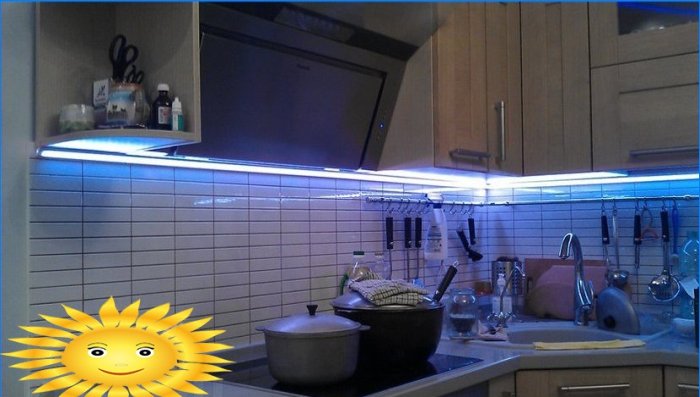 Rasvjeta ispod ormara u kuhinji od LED trake
