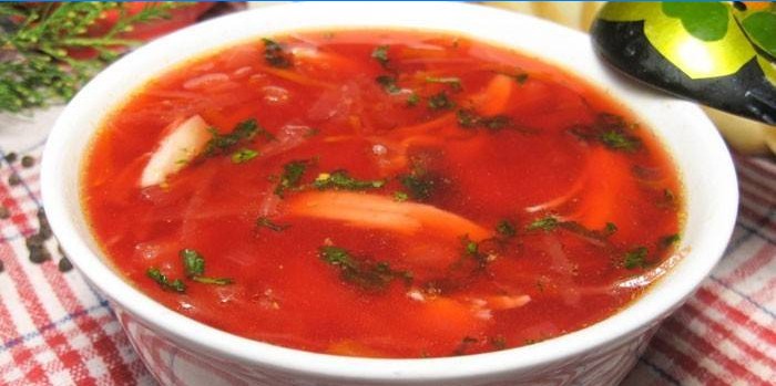 Naslonite se borsch u tanjuru