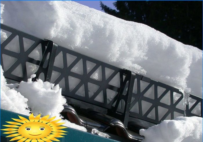 Krovne ograde: postavljanje i postavljanje štitnika za snijeg