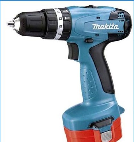 Makita akumulatorska bušilica 8281DWPE