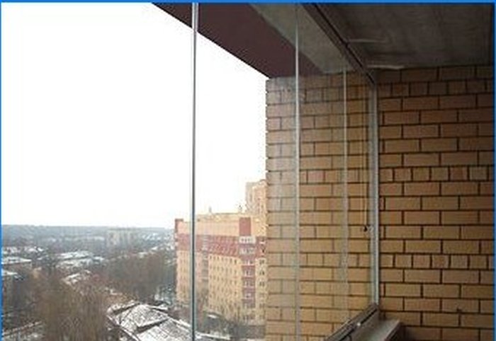 Hladno staklo balkona: pregled popularnih sustava
