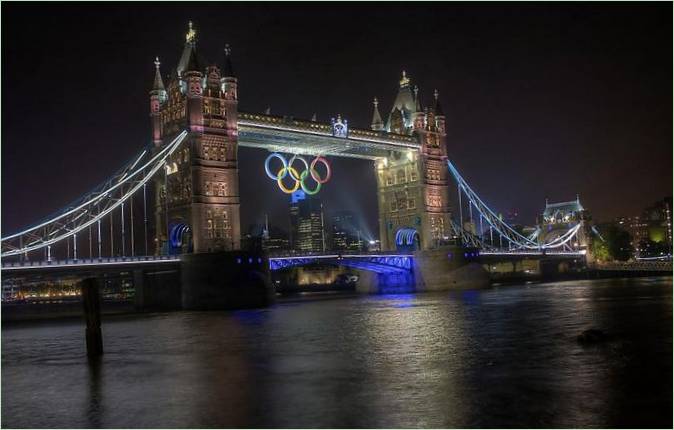 Olimpijski prstenovi na mostu