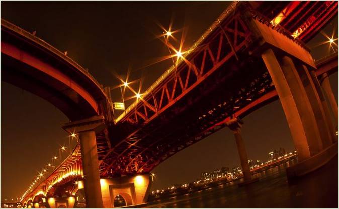 Večernji pogled na most