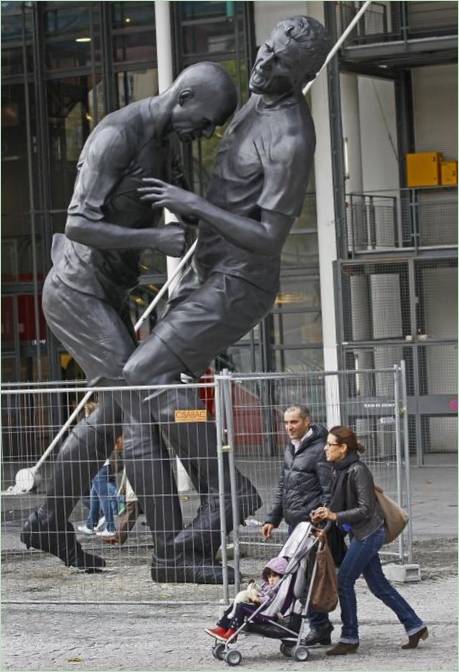 Kip bijesnog Zidanea u središtu Pompidou grada Pariza