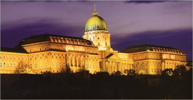 Prekrasna palača u Budimpešti