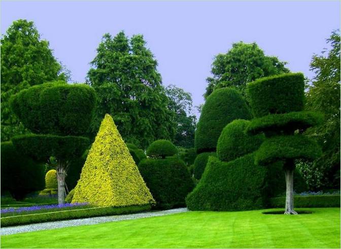 Cvjetne skulpture u vrtu Levenshall