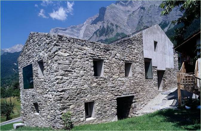Jedinstvena obnova seoske kuće u Švicarskoj