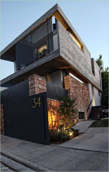 Jednostavan dizajn interijera kuće: fasada izrađena od različitih materijala