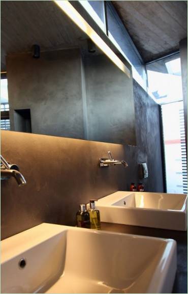 Jednostavan dizajn interijera kuće: pravokutno ogledalo u kupaonici