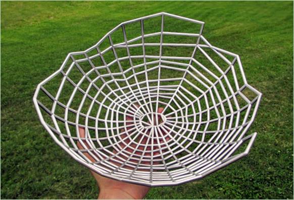 Dizajnerska metalna košara u obliku tkane mreže