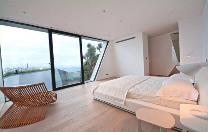 Dizajn interijera spavaće sobe s panoramskim prozorom