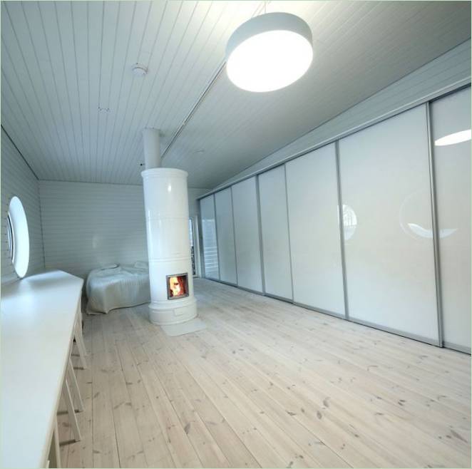 Spavaća soba moderne šumske kuće u Finskoj