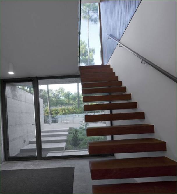 Drveno stubište koje povezuje dvije etaže vile Nazionale