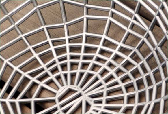 Dizajnerska metalna košara u obliku tkane mreže
