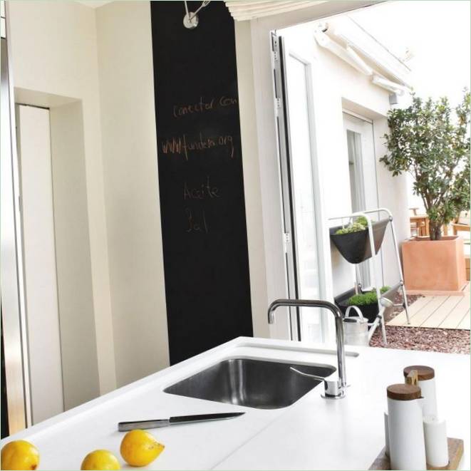 Izlaz na terasu iz kuhinje u penthouseu