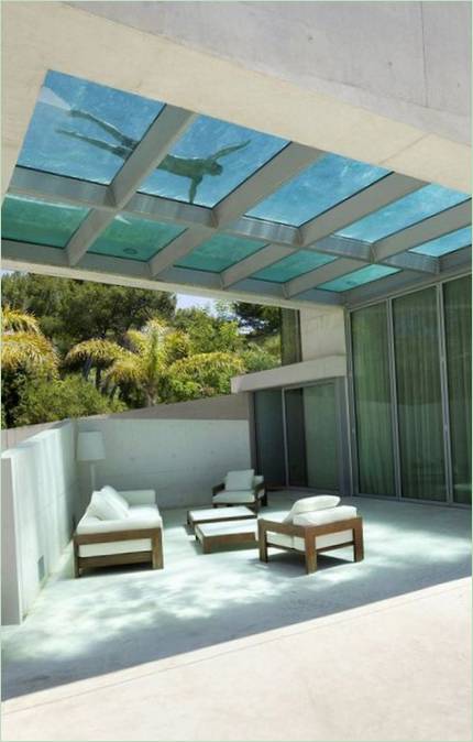 Dizajn luksuzne kuće iz snova s bazenom na krovu
