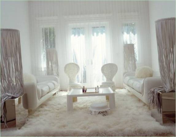 Soba s bijelim tepihom
