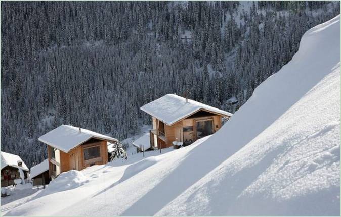 Panoramski pogled na snježnu padinu